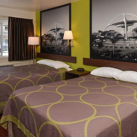 Super 8 By Wyndham Los Angeles/Алхамбра Екстериор снимка