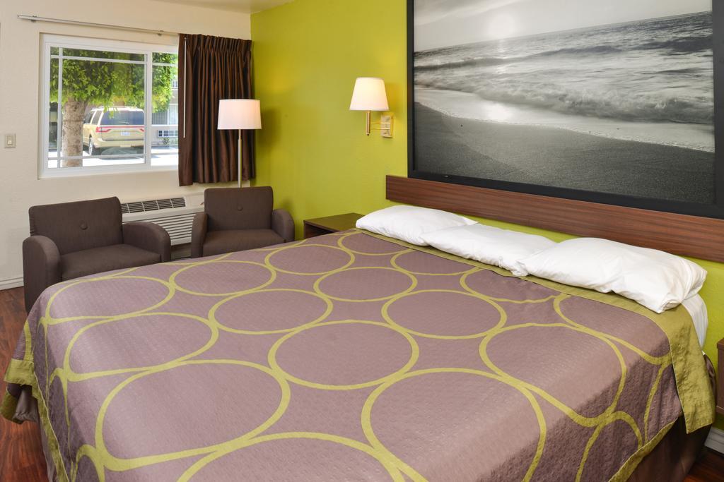 Super 8 By Wyndham Los Angeles/Алхамбра Екстериор снимка