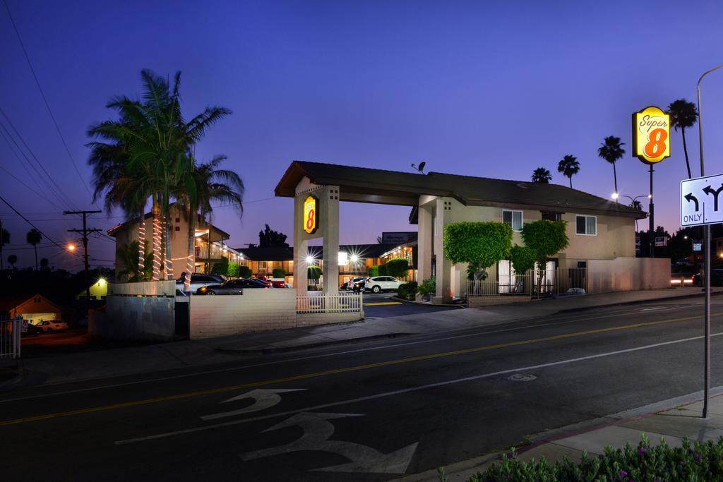 Super 8 By Wyndham Los Angeles/Алхамбра Екстериор снимка