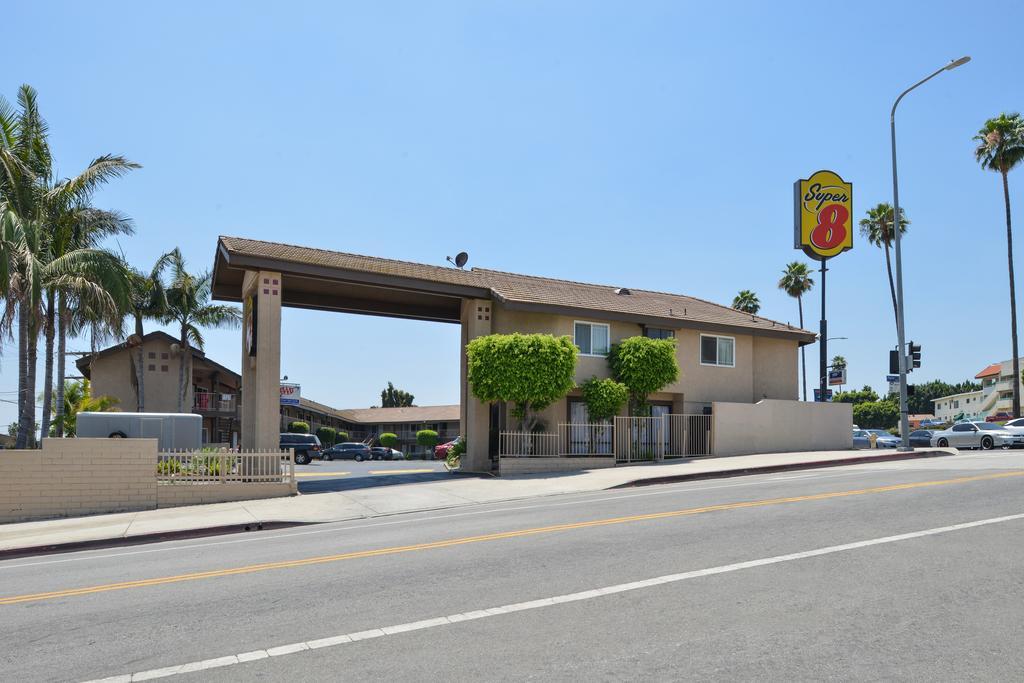 Super 8 By Wyndham Los Angeles/Алхамбра Екстериор снимка