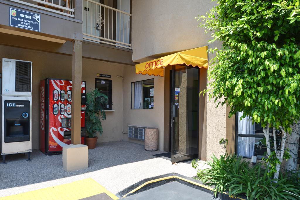 Super 8 By Wyndham Los Angeles/Алхамбра Екстериор снимка