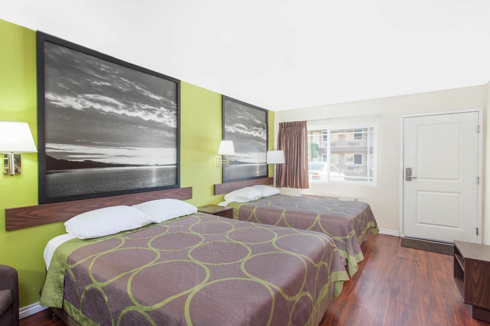 Super 8 By Wyndham Los Angeles/Алхамбра Екстериор снимка