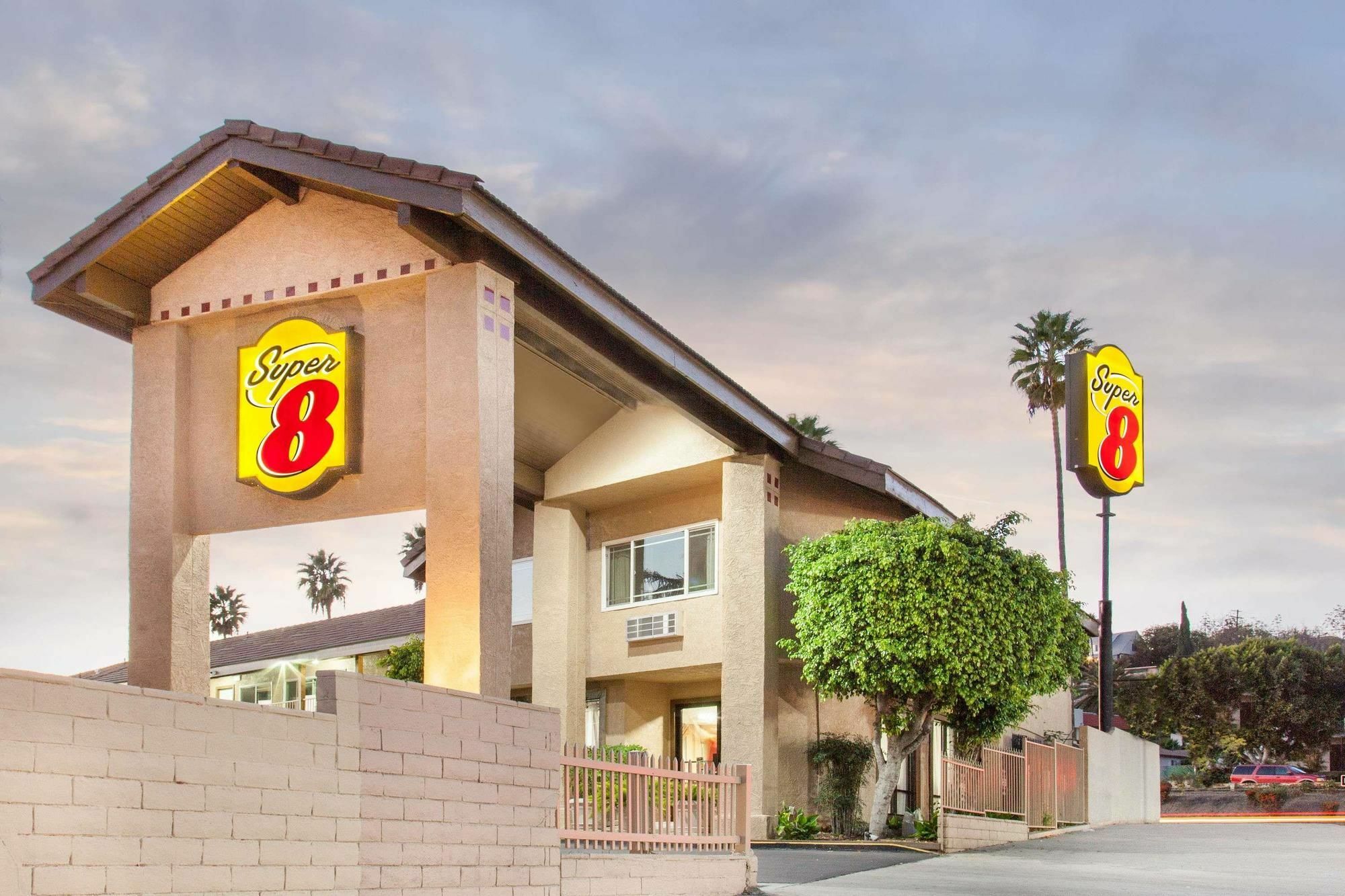 Super 8 By Wyndham Los Angeles/Алхамбра Екстериор снимка